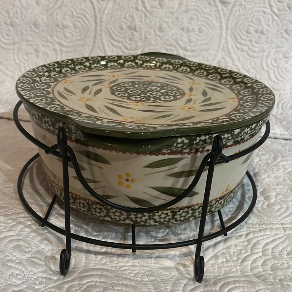 Temptations Old World 2 quart dish with‎ box